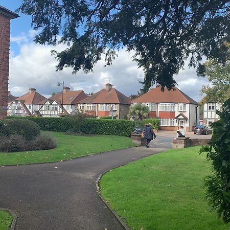 Beddington Park Lodge West ウォリントン エクステリア 写真