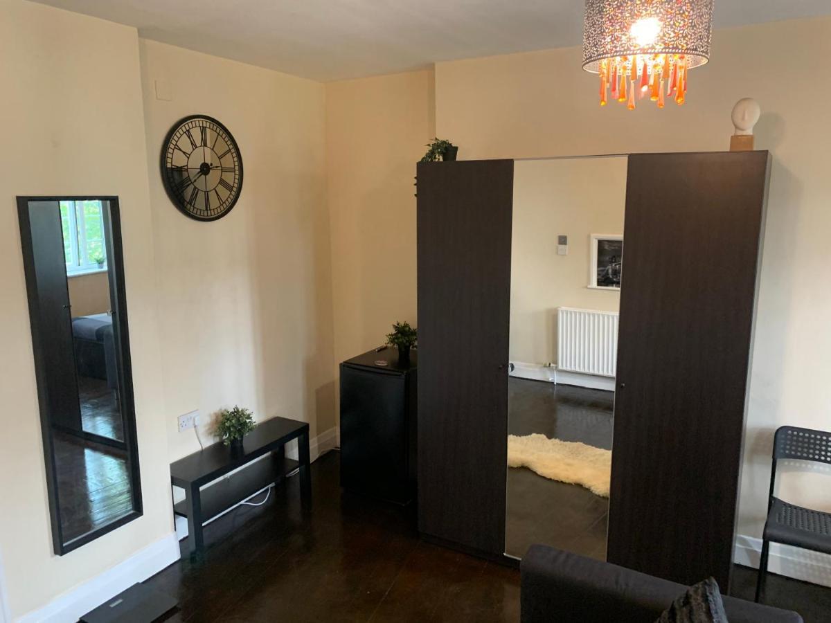 Beddington Park Lodge West ウォリントン エクステリア 写真