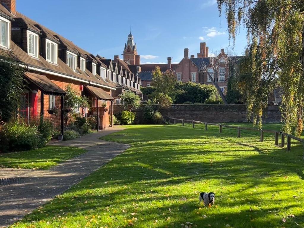 Beddington Park Lodge West ウォリントン エクステリア 写真