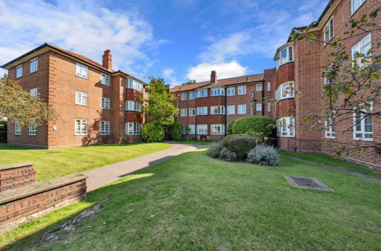 Beddington Park Lodge West ウォリントン エクステリア 写真